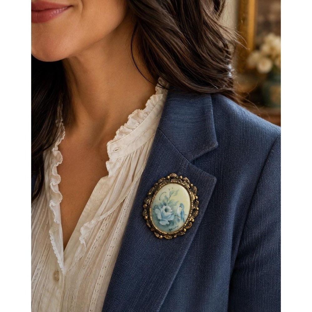 VTG Bluebird & White Rose Porcelain Brooch Gold Tone Leaf Frame‎ Bird Pin